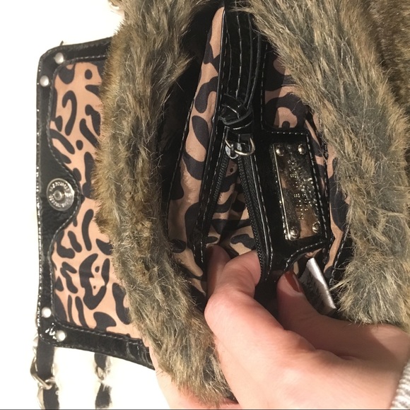 Faux fur shoulder bag - Picture 3 of 5